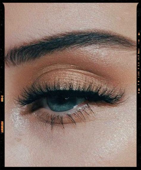 Dark Academia Makeup Looks Inspiration Light Academia Makeup, Dark Academia Aesthetic Girls, Academia Aesthetic Girl, Dark Academia Makeup, Academia Makeup, Makeup Smokey Eye, Makeup Smokey, Dark Acadamia, Light Academia Aesthetic