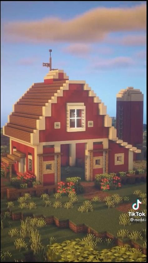 Cute Things To Build In Minecraft Town, Farmhouse Ideas Minecraft, Minecraft Building Ideas Farmhouse, Farmhouse In Minecraft, Farmcore Minecraft, Red Barn Minecraft, Minecraft Fancy Houses, Aesthetic Minecraft Town, Cute Minecraft Barn Ideas