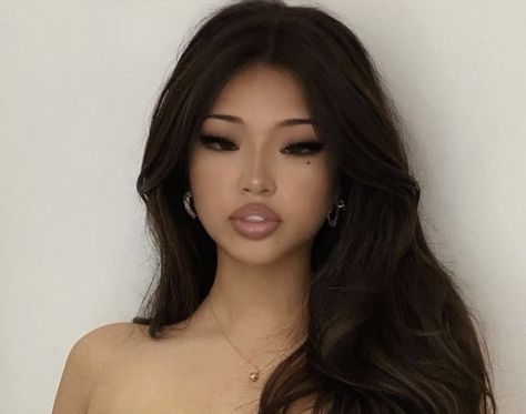 Make Up Looks For Round Face, Latina Women Face Claims, Latina Makeup Black Women, Secretary Makeup, Asian Bbg Makeup, South East Asian Makeup, Uk Baddie Makeup, Pretty Face Claims, Asian Baddie Makeup