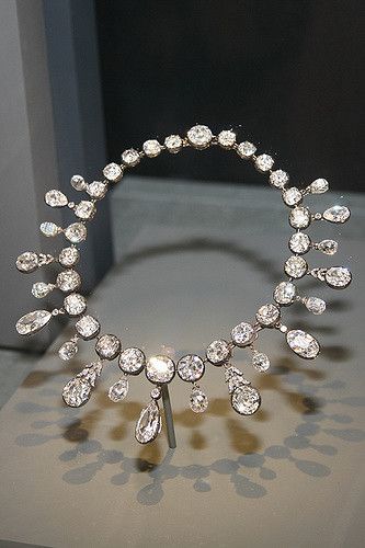 The Napoleon Diamond Necklace on display at the Smithsonian Institution in Washington, D.C. Photo Credit Bijoux Art Deco, Royal Jewels, Expensive Jewelry, Royal Jewelry, Crown Jewels, High Jewelry, Tiara, Antique Jewelry, Diamond Jewelry