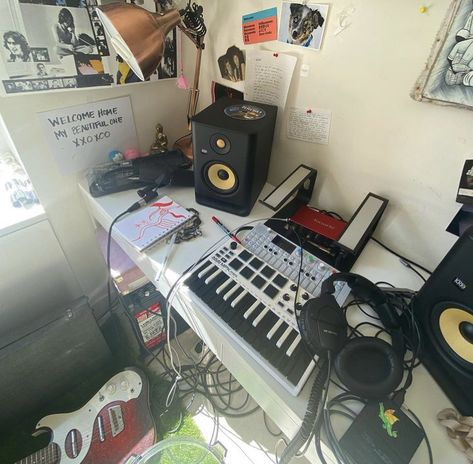 Musician Room Aesthetic, Instruments Aesthetic, Music Production Equipment, Home Recording Studio Setup, Drum Room, Home Studio Ideas, Home Music Rooms, Recording Studio Home, Home Studio Setup