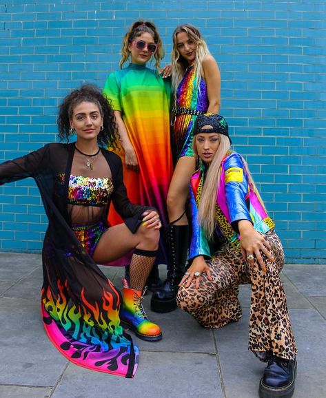 Pride Outfit Ideas, Look Da Festival, Parade Outfit, Pride Parade Outfit, Festival Rave Outfit, Gay Pride Parade, Fest Outfits, Colorful Outfits, Music Festival Outfits