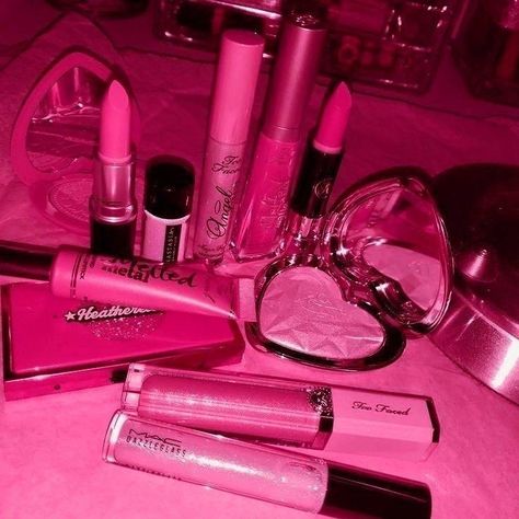 Hot Pink Girly Aesthetic, Hot Pink Aesthetic Icon, Pink Perfume Aesthetic, Hot Pink Aesthetic, 2000 Aesthetic, Hot Pink Barbie, Lovecore Aesthetic, Pink Tumblr Aesthetic, Catty Noir