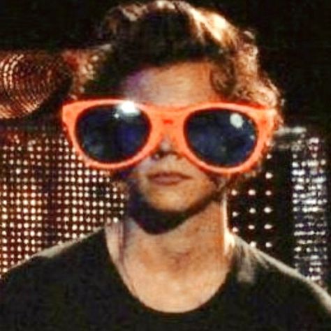 Harry Styles Glasses, Harry Styles Sunglasses, Sunglasses Meme, Pain Is Temporary, Harry Styles Icons, Harry Styles Funny, Harry Styles Cute, Louis (one Direction), Frat Boy