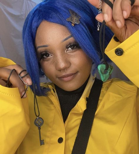 Coraline Inspired Makeup, Coraline Makeup Looks, Black Coraline, Coraline Cosplay, Coraline Makeup, Enby Outfits, Coraline Costume, 1989 Aesthetic, Coraline Aesthetic