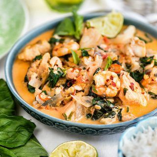 One-pot Thai Fish Stew and a recipe video Vietnamese Beef Stew, Seafood Stew Recipes, Fish Stew Recipes, Thai Fish, Seafood Dinner Recipes, Seafood Stew, Fish Stew, Fish Dinner, Seafood Dinner