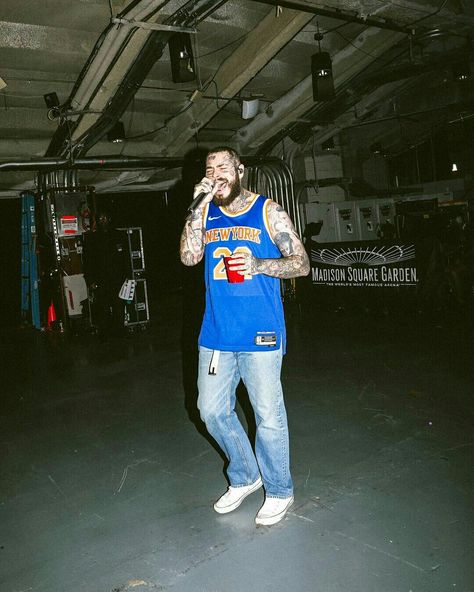 Post Malone Fashion, Post Malone Outfits, Post Malone Style, Hip Hop Wallpaper, Madison Square Garden, Fashion Icons, Favorite Actors, Post Malone, Rappers