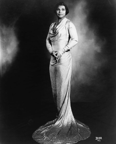 This Saturday, February 17 at 1pm curator Ned Lazaro leads a tour of “Marian Anderson: Dressed for Success”. Opera singer and longtime… | Instagram Concert Gown, Black Hollywood Glamour, Marian Anderson, Connecticut History, Amazing Voices, Opera Dress, Blithe Spirit, African American Beauty, Black Glamour