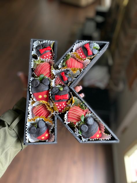 Initial letter K chocolate covered strawberries Letter Chocolate Covered Strawberries, Letter Box Chocolate Strawberries, Chocolate Present Ideas, Letter Box Ideas, Strawberry Chocolate Dipped, Strawberry Covered Chocolate, Chocolate Covered Strawberries Ideas, Chocolate Box Gift, Strawberry Boxes