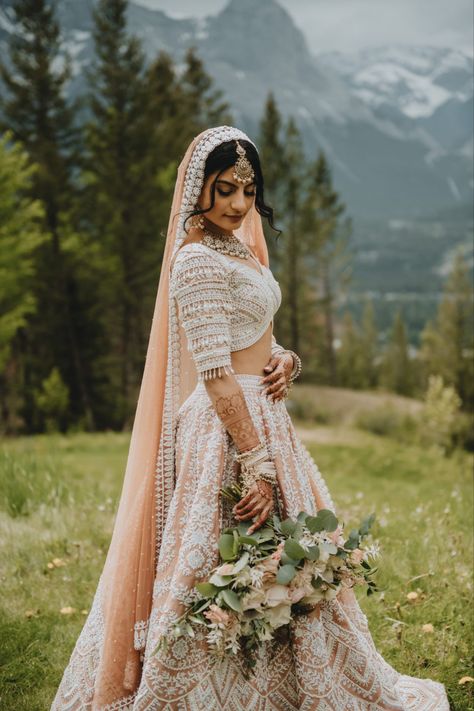 Anisha and Ronish’s wedding was a modern boho paradise! Keep scrolling to see the dreamiest of details! Mountain Indian, Indian Wedding Flowers, Jeweled Wedding Dress, Hindu Wedding Ceremony, Bohemian Wedding Inspiration, Indian Wedding Inspiration, Multicultural Wedding, Indian Fusion Wedding, Mountain Bride