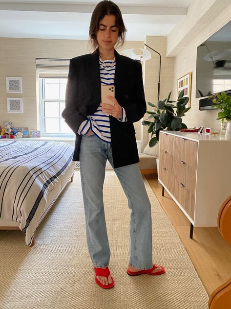 Striped Tshirt Outfits, Cereal Aisle, Striped Top Outfit, Spring Weekend Outfit, Leandra Medine Style, Striped Sweater Outfit, What Do I Wear, Hot Couture, Birkenstock Style