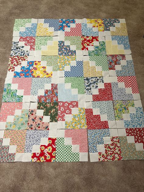 JulieKQuilts: Hand quilting Scrappy Patchwork Quilts, How To Make A Quilt, Scrappy Quilt Patterns Free, Scrappy Quilts Ideas, Quilting Hearts, 1930s Quilts, Jelly Roll Quilts, Crazy Quilt Tutorials, Vintage Quilts Patterns