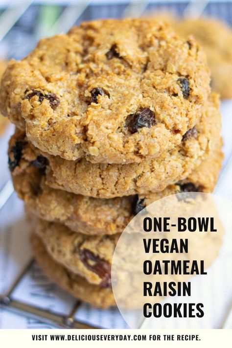 Vegan Oatmeal Raisin Cookies, Plant Based Cookies, Vegan Oatmeal Cookies, Cookie Recipes Oatmeal Raisin, Oatmeal Raisin Cookies Chewy, Healthy Oatmeal Cookies, Light Dessert, Vegan Oatmeal, Vegan Cookies Recipes