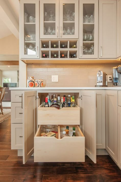 Quick Tips on Displaying, Storing & Organizing Your Wine And Liquor Locking Liquor Cabinet, Built In Wine Rack, Casa Clean, Kitchen Transitional, Outdoor Kitchen Appliances, Built In Bar, Kitchen Drawer Organization, Home Bar Designs, Bar Interior