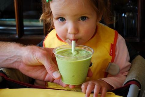 lucy smoothie - My version : 1 cup (approx) spinach, 1/2 cup vanilla yogurt, 1/3 cup water, 1/4 cup apple juice, 1/2 avocado, 1/2 frozen banana, 6 frozen peach slices. Baby Smoothie, Baby Smoothies, Vegan Info, Toddler Smoothies, Veggie Smoothies, Toddler Food Ideas, Avocado Baby, Toddler Foods, Baby Food Ideas