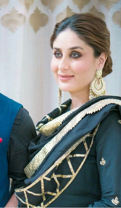 Kareena Kapoor Gota Work Dress, Work Dress Designs, Kurti Neck Design, Gota Patti Suits, Gotta Patti, Gota Work, Kurti Neck, Work Dresses, Plain Fabric