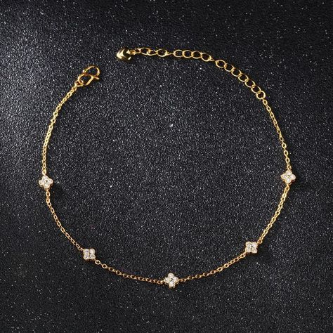 Delicate Gold Bracelet, Gold Bracelet Simple, Pretty Jewelry Necklaces, Jewelry Bracelets Gold, Gold Rings Fashion, Gold Ring Designs, Gold Bracelet For Women, Classy Jewelry, Fancy Jewellery