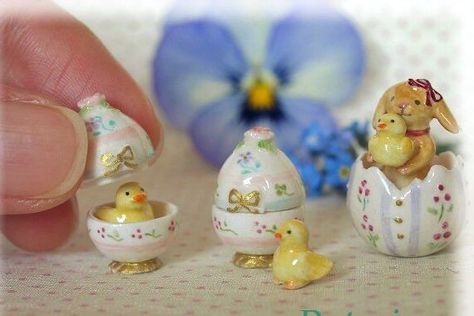 Miniature Easter, Miniature Candles, Fairy House Crafts, Miniature Pottery, Diy Earrings Polymer Clay, Diy Doll Miniatures, Egg Crafts, Cute Polymer Clay, Clay Art Projects