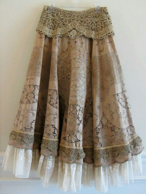 Detail Couture, Look Boho Chic, Shabby Chic Clothes, Boho Styl, Prairie Skirt, Stil Boho, Bohemian Skirt, Estilo Hippie, Altered Couture