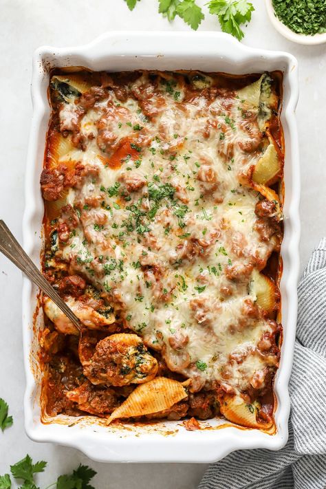 Stuffed Shells with Ground Beef Stuffed Shells With Ground Beef And Ricotta, High Protein Stuffed Shells, Stuffed Shells With White Sauce, Stuffed Shells Recipe Ground Beef, Stuffed Shells Ground Beef, Stuffed Shells Recipe Beef, Ground Beef Shells, Meat Stuffed Shells, Stuffed Shell Pasta