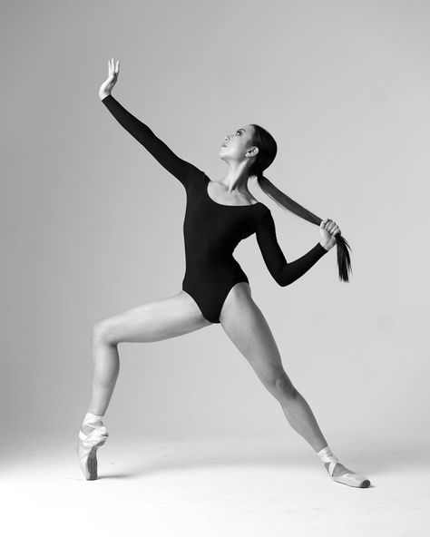 Studio Dance Photography, Darian Volkova, Dancer Pictures, Bolshoi Ballet Academy, Dance Hip Hop, Dance Photoshoot, Dance Pose, Dance Aesthetic, Dance Photo Shoot