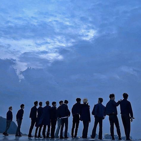 Blue Svt Icons, Seventeen Profile Picture Aesthetic, Seventeen 0t13, Seventeen Blue Icon, Seventeen Group Photo Aesthetic, Seventeen Ot13 Aesthetic, Seventeen Lockscreen Aesthetic Ot13, Seventeen Ot13 Icon, Seventeen Blue Aesthetic