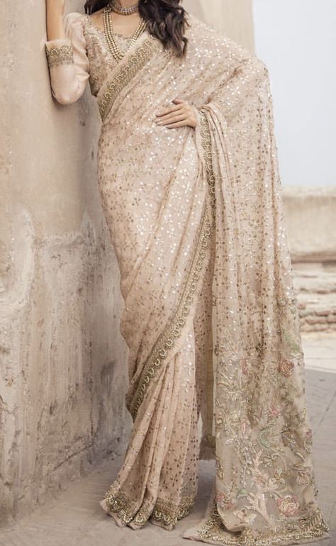 Designer Sarees Wedding, Indian Sari Dress, Samantha Ruth, Fancy Sarees Party Wear, Indian Fashion Saree, Saree Designs Party Wear, Bridal Dress Fashion, Traditional Indian Outfits, Indian Woman