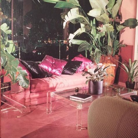 90s Interior, 80s Interior Design, 80s House, 80s Home, 80s Interior, Art Deco Living Room, Retro Interior Design, Glam Bedroom, Vintage Interior Design