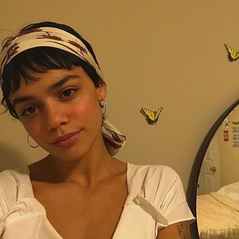 Headbands For Short Hair, Bandana Hairstyles, Style Streetwear, Pixie Hairstyles, Aesthetic Hair, Hair Dos, Scarf Hairstyles, Pixie Cut, Bandanas