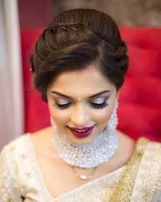 Brides Pictures, Reception Hairstyles, Hairstyles For Indian Wedding, Bridal Hairstyle Indian Wedding, Hair Style On Saree, Dunner Wordend Haar, Engagement Hairstyles, Bridal Hair Buns, Indian Wedding Hairstyles