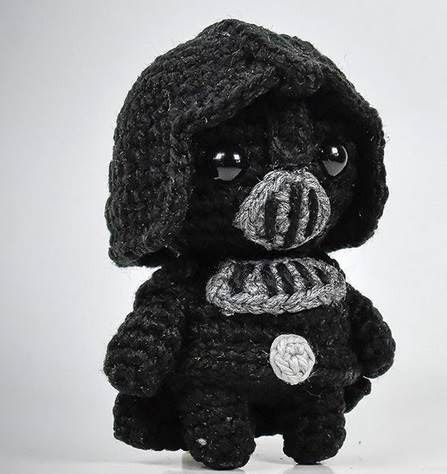 Página con todos los patrones de amigurumis gratuitos que he encontrado por Internet, entre ellos este patrón AMIGURUMI DARTH VADER Star Wars Amigurumi, Star Wars Crochet, Dark Vador, Vader Star Wars, Christmas Crochet Patterns, School Hacks, Love Crochet, Knitted Toys, Baby Patterns