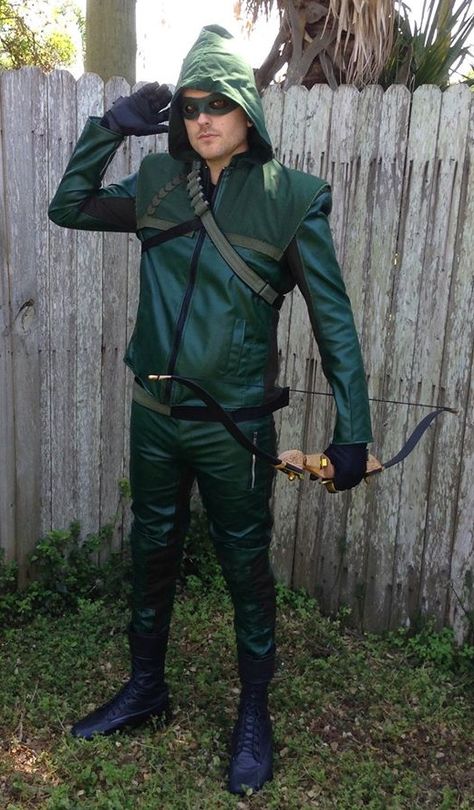 Arrow jr cosplayer Arrow Cosplay, Arrow Costume, Arrows Diy, Arrow Dc Comics, Green Arrow, Diy Costumes, Dc Comics, Rain Jacket