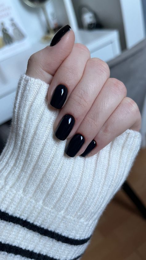 Square Oval Black Nails, Black Squoval Nails, Black Natural Nails, Short Black Acrylic Nails, Black Nails Square, Square Nails Black, Black Fake Nails, Black Nails Short, Square Oval Nails