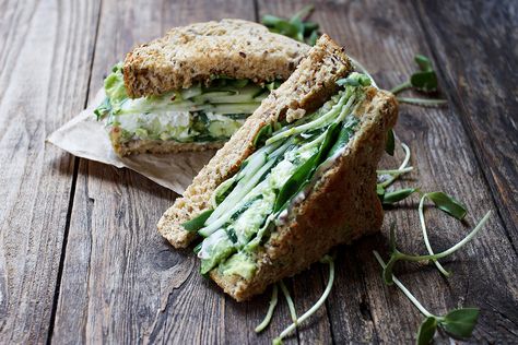 Hearty, healthy and filling, this sandwich features spinach, avocado, goat… High Fibre Lunches, Summer Sandwiches, Healthy Sandwiches, High Fiber Foods, Fiber Foods, How To Eat Paleo, High Fiber, Sandwich Recipes, Lunch Ideas