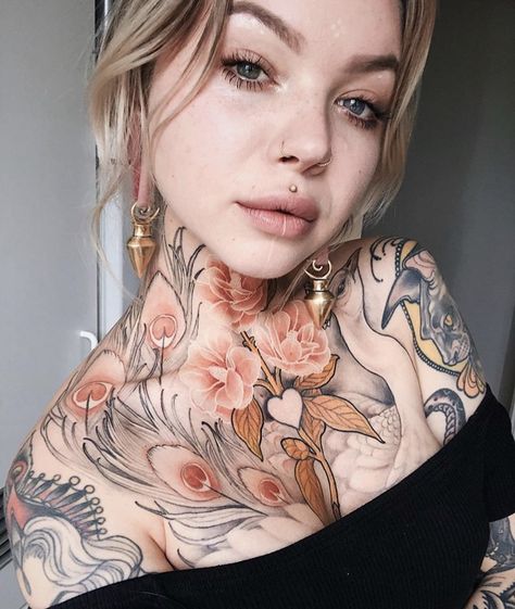 Chest Neck Tattoo, Tattoo Chest, Throat Tattoo, Back Piece Tattoo, Neck Tattoos Women, Cool Chest Tattoos, Tattoed Women, Pieces Tattoo, Chest Tattoos For Women