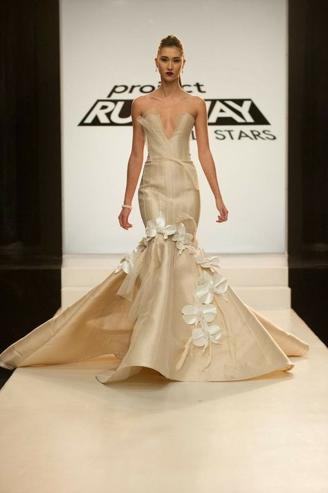 Runway Wedding Dress, Stars Wedding, Fall Fashion Week, Irina Shabayeva, Project Runway, Dress Designer, Star Wedding, Wedding Floral, Wedding Pinterest