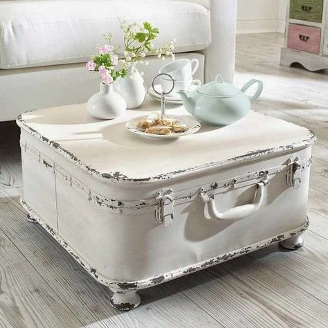 8 Ways to Decorate with Vintage Luggage - SmithHönig Shabby Chic Trunk, Shabby Chic Romantico, Shabby Chic Living Room Furniture, Camera Shabby Chic, Commode Shabby Chic, Diy Shabby Chic Furniture, Shabby Chic Coffee Table, Cocina Shabby Chic, Shabby Chic Decor Living Room