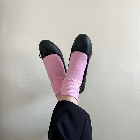 Ballet Flats Business Casual, Hot Pink Ballet Flats Outfit, Ballerina Flats Aesthetic, Ballet Flats Aesthetic Outfit, Ballet Flats With Socks Outfit, Flats And Socks, Ballet Flats With Socks, Pink Ballet Flats Outfit, Pink Flats Outfit