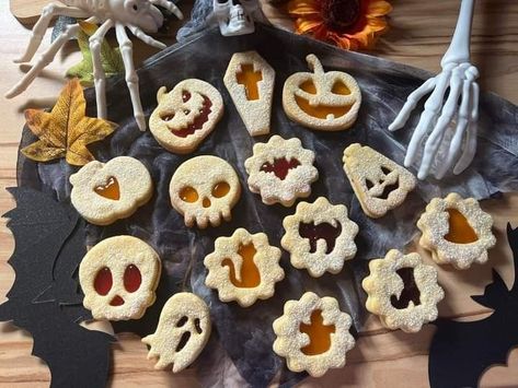 Halloween Tea Party, Halloween Breakfast, Vampire Bride, Spooky Food, Halloween Food Treats, Pumpkin Carvings, Halloween Sweets, Halloween Baking, Pretty Cookies