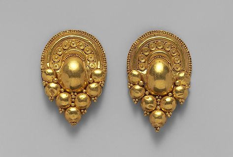 Gold earrings  Date     4th–early 3rd century B.C.   Medium     Gold Etruscan | Late Classical | The Met Etruscan Jewelry, Antique Gold Earrings, Gold Jhumka Earrings, Ancient Jewellery, Antique Gold Jewelry, Gold Jewelry Earrings, Bangles Jewelry Designs, Gold Jewelry Simple, Bridal Gold Jewellery Designs