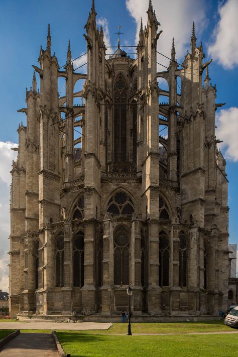 France Cathedrals, Beauvais Cathedral, Beauvais France, Ancient Cathedral, European Cathedrals, Cathedral Facade, Gothic Buildings, Gothic Cathedrals, Cathedral Architecture