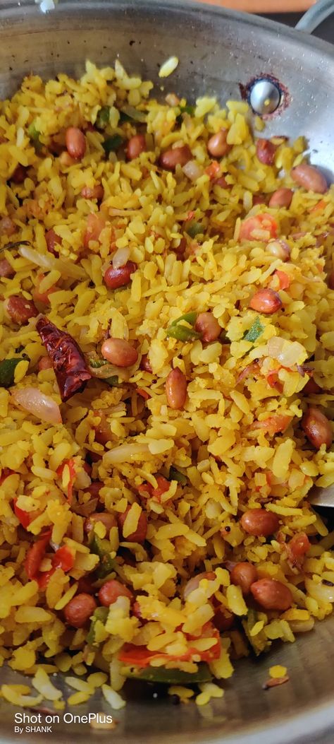 Poha 
Poha is a nutrient dense food. It is a better option than cereals because it contains a lot of carbohydrates, protein, fibre, vitamins, and iron. Poha Aesthetic, Poha Snapchat Story, Poha Snap, Poha Recipe Breakfast Indian, Breakfast Snapchat Stories, Poha Recipe, Snap Streaks, Elegant Food, Brother And Sister Love