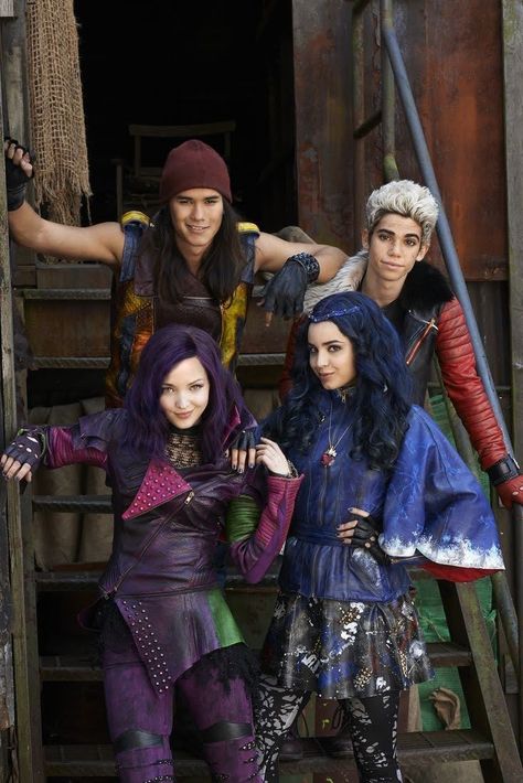 Cameron Boyce Jessie, Descendants Ships, Descendants Icons, Disney Descendants Characters, Uma Descendants, Descendants Pictures, Mermaid Soul, Mal Descendants, Disney Descendants Movie