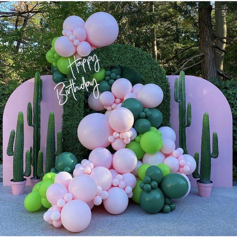 Birthday Balloon Garland, Balloon Flower Decorations, Mexican Themed Party, Shower Decorations Wedding, Balloons Galore, Rose Gold Birthday, Green Balloons, Balloon Garland Diy, Cactus Party