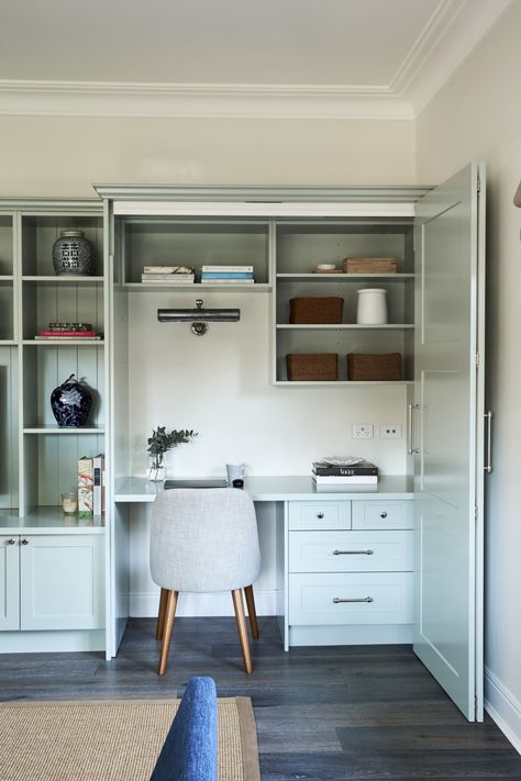 Office nook designs: 8 great space-saving examples - The Interiors Addict House Plans With Office, Studio In Casa, Hidden Desk, Home Office Closet, Apartment Makeover, Office Nook, Study Nook, Desk In Living Room, Built In Desk