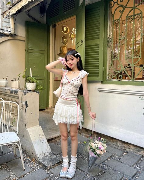 Himekaji Outfits, White Coquette, Feminine Skirt, Coquette Cottagecore, Cottagecore Outfits, Summer Ootd, Aesthetic Outfit Ideas, How To Pose, Really Cute Outfits