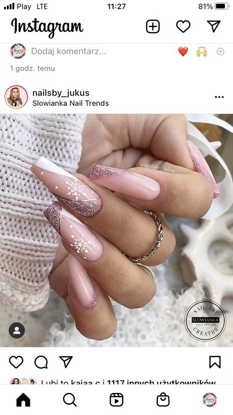 Christmas Nails Rose Gold, Rose Gold Christmas Nails, Elegant Christmas Nails Classy, Pre Christmas Nails, Christmas Nails Classy, Winter Nails Trends, Elegant Christmas Nails, Winter Nails 2023, Rose Gold Nails Design