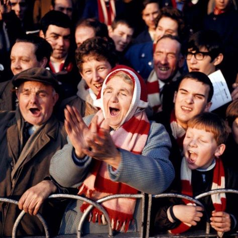 Jimmy Greaves, Arsenal Fans, Claim To Fame, Haunting Photos, Football Photography, Soccer Tips, Soccer Skills, Play Soccer, Soccer Fans