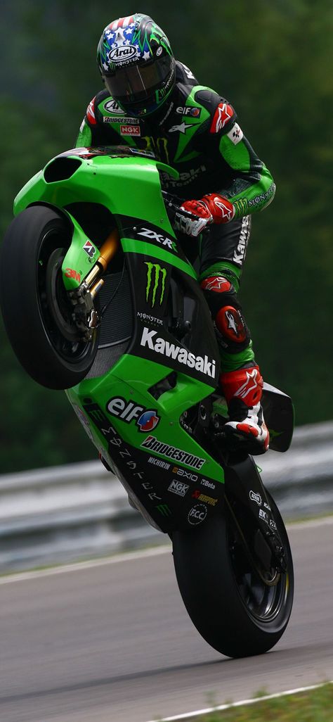 Kawasaki Bikes, Motorcycle Wallpaper, Fast Bikes, Zx 10r, Sport Motorcycle, Motor Bikes, Hot Bikes, Racing Motorcycles, Valentino Rossi