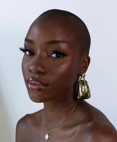 Shave Head, Marni Earrings, Brown Skin Girl, Bald Girl, Bald Hair, Simple Makeup Looks, Bald Women, Dark Skin Beauty, Beauty Influencer